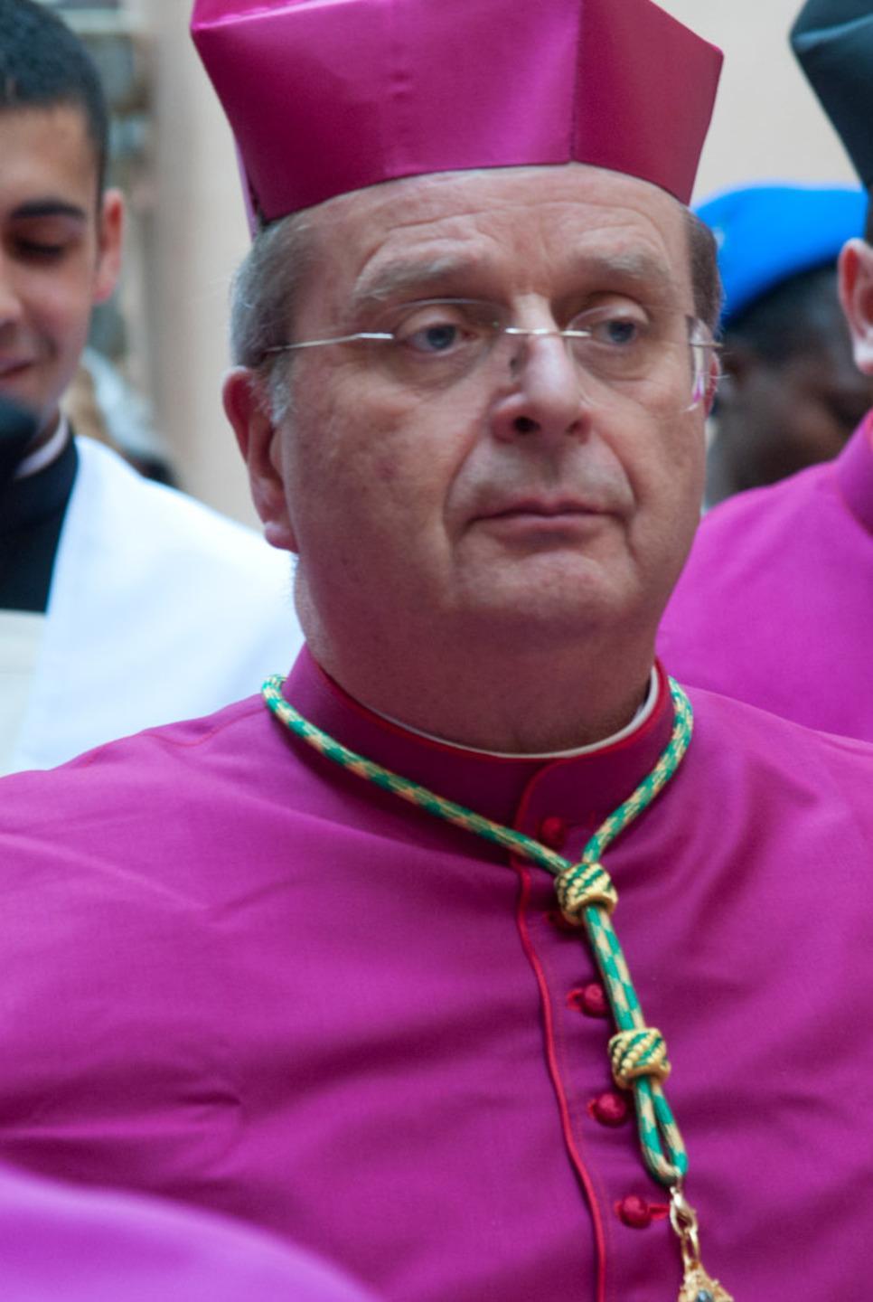 Gli auguri dei vescovi «L’isola non si rassegni» 