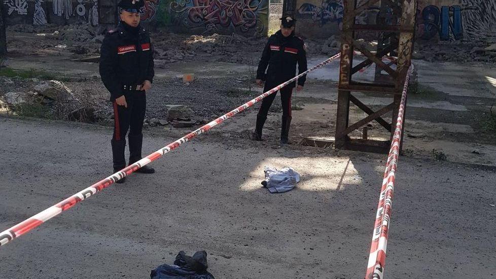 Accoltellato per motivi di spaccio