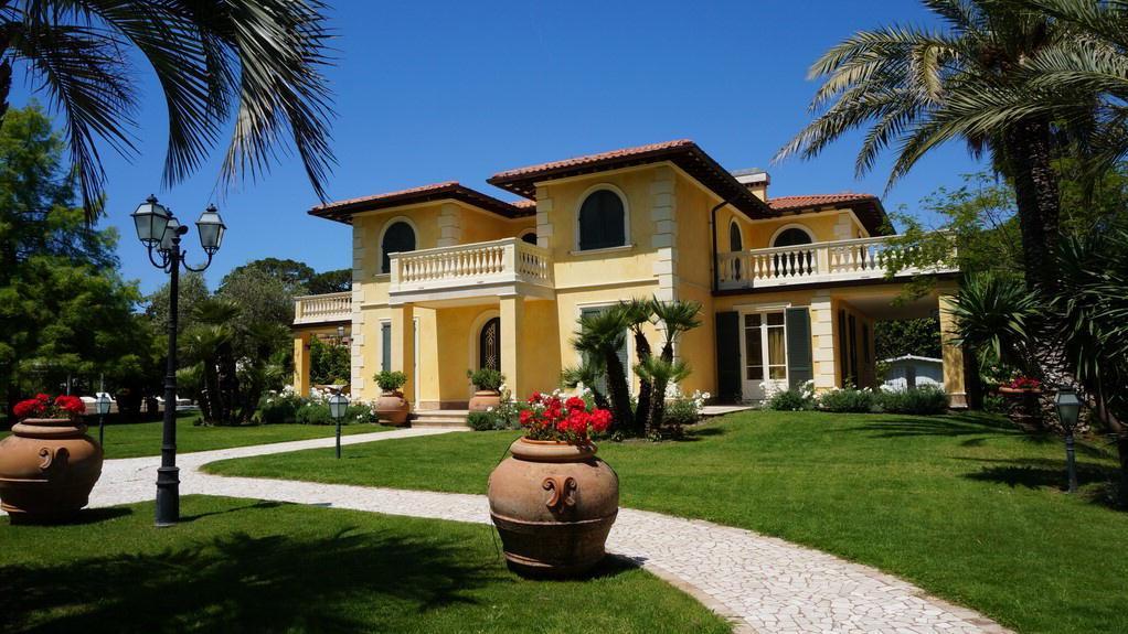 Duello milionario per aggiudicarsi all’asta la super villa - Video