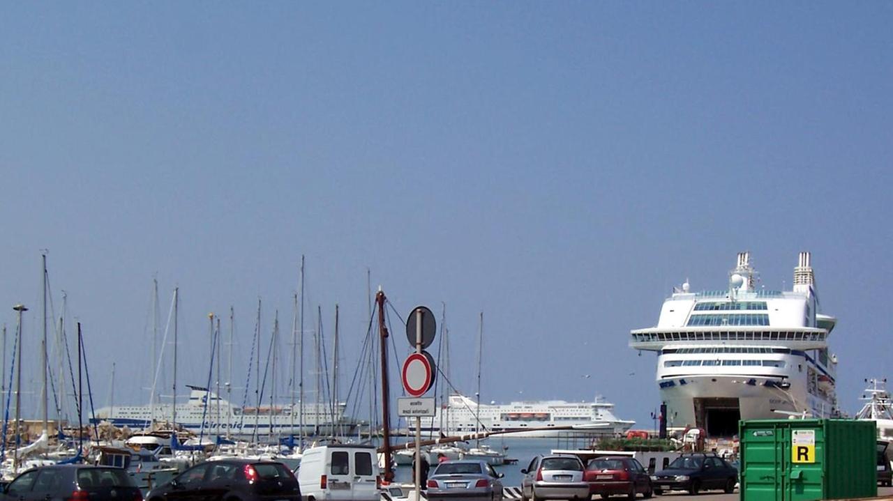 Porto Torres, il sindaco chiede il ritorno della nave per la Toscana 