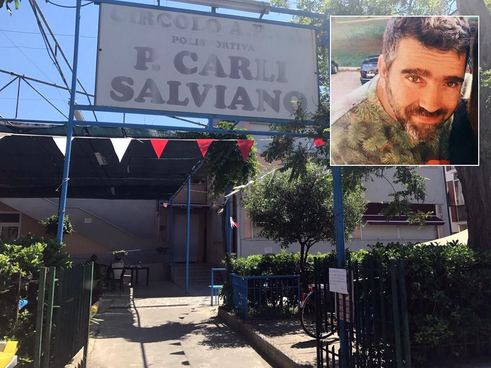 Stefano Palandri e sullo sfondo la sede del circolo Carli Salviano