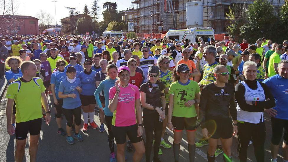 Modena, Camminata della solidarietà Oltre mille alla partenza con la Croce Blu