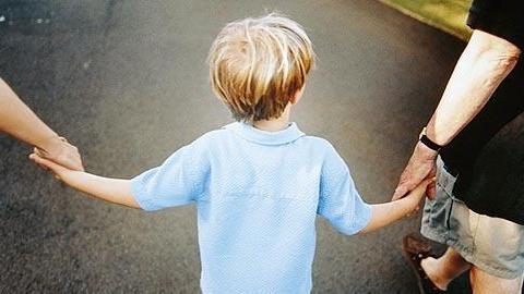 Ha allontanato il bimbo. Denunciata la psicologa