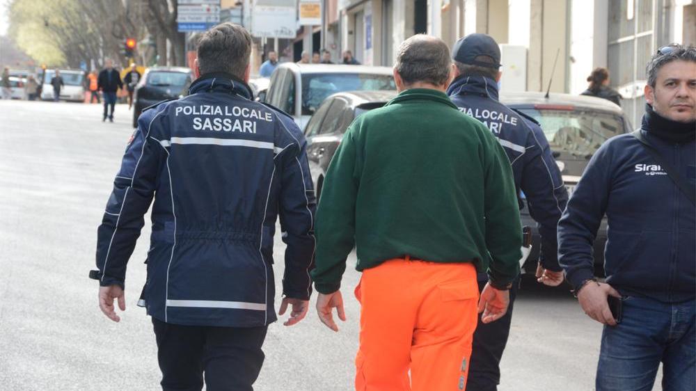 Sassari, tragedia in via Amendola: la donna è stata schiacciata dalle ruote del camion
