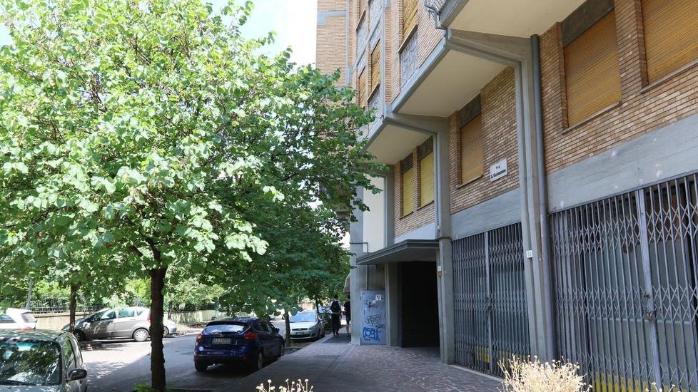 Modena. Aggredito in strada da un bandito col coltello