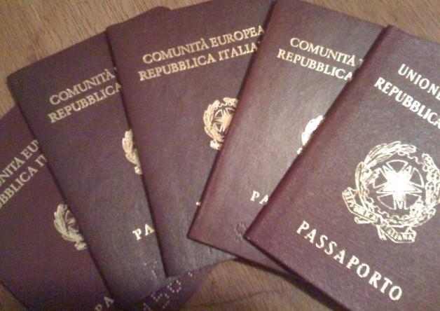 Passaporto? Un labirinto tra burocrazia e provincia 