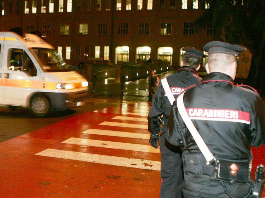 Botte in strada, finisce all’ospedale 