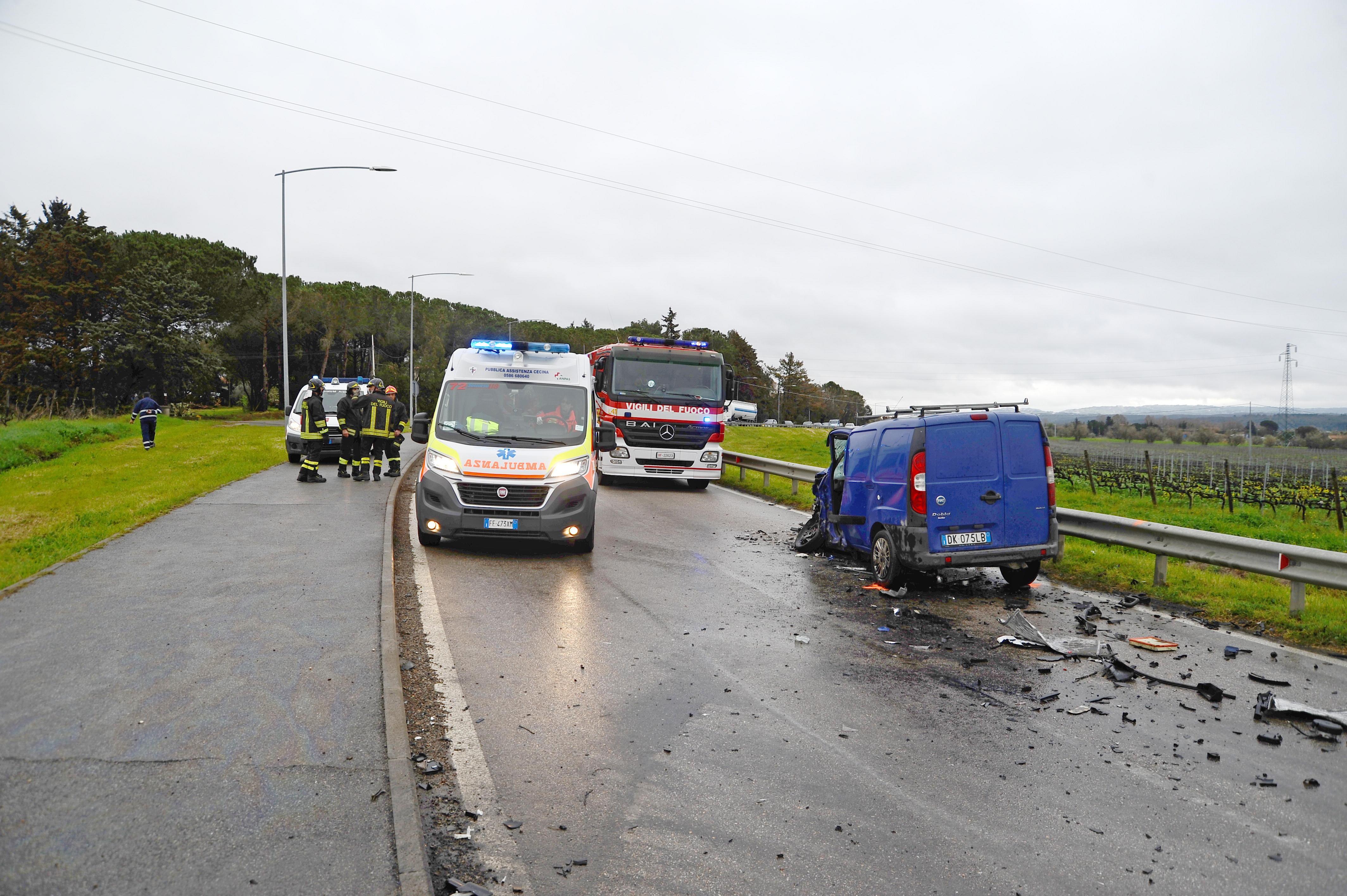 L'incidente in via Po (foto Michele Falorni/Silvi)