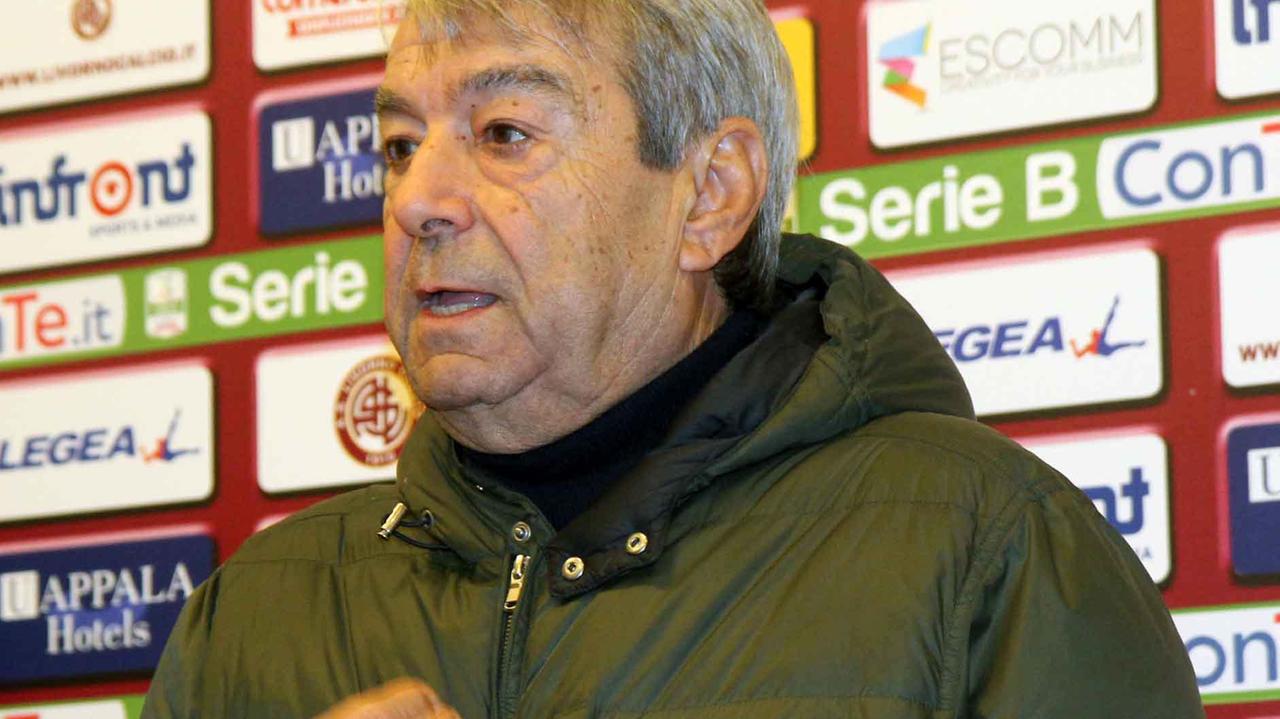 Livorno, è caos: Spinelli irrompe nello spogliatoio. Mazzoni e Vantaggiato se ne vanno