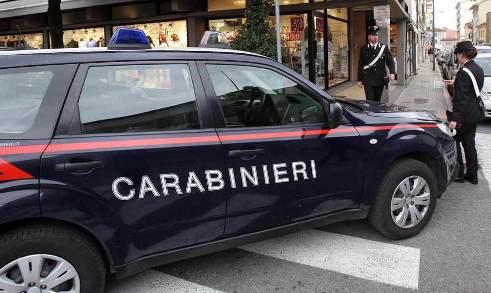 Insegue il ladro e lo fa arrestare dai carabinieri