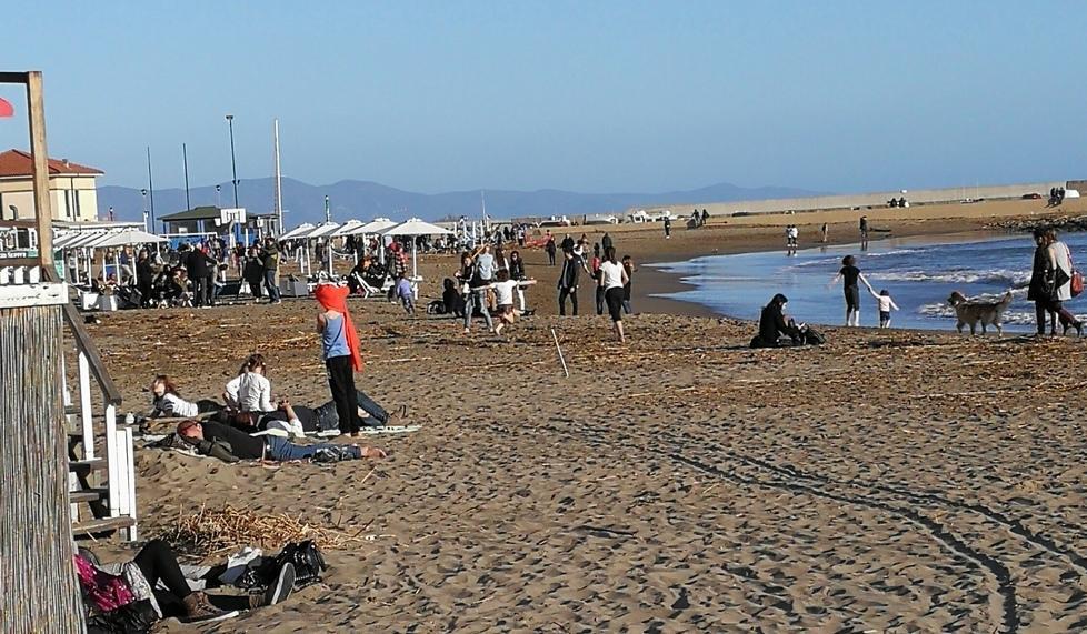 A Castiglione sole e tanti turisti 