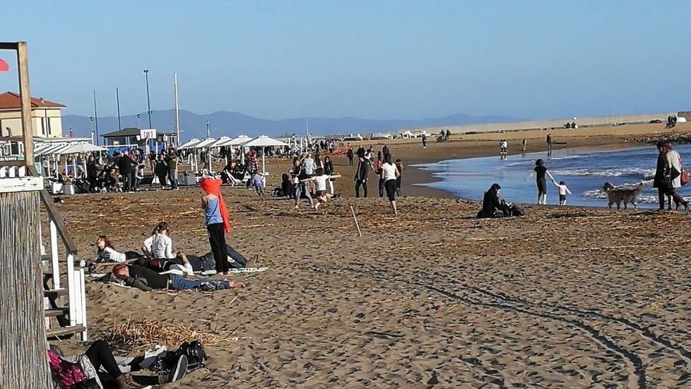 A Castiglione sole e tanti turisti