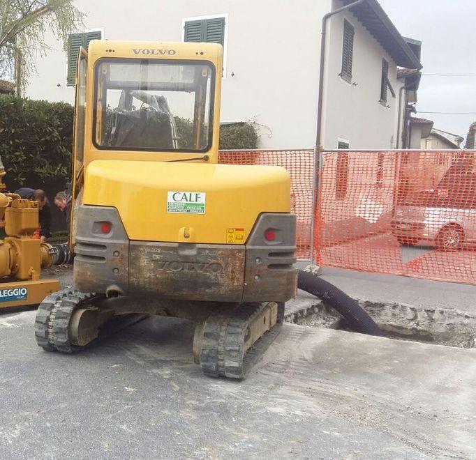 Lavori alla rete fognaria in via Lombarda