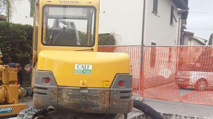 Lavori alla rete fognaria in via Lombarda