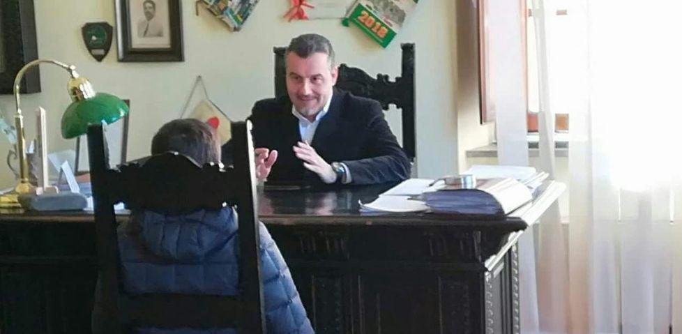L’alunno al sindaco «Servono più lavagne e stipendi migliori» 