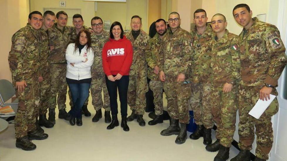 51 paracadutisti della Folgore in ospedale per donare sangue