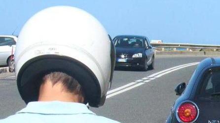 Viale Italia, inversioni e soste contromano Scattano altre multe