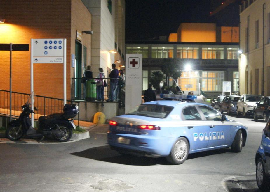 Picchia la ex incinta e la butta giù dalle scale: arrestato 