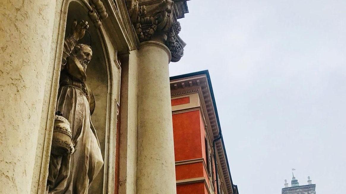 QUIZ FOTOGRAFICO. Trova la Secchia nascosta in centro, fotografala e vinci una crescentina