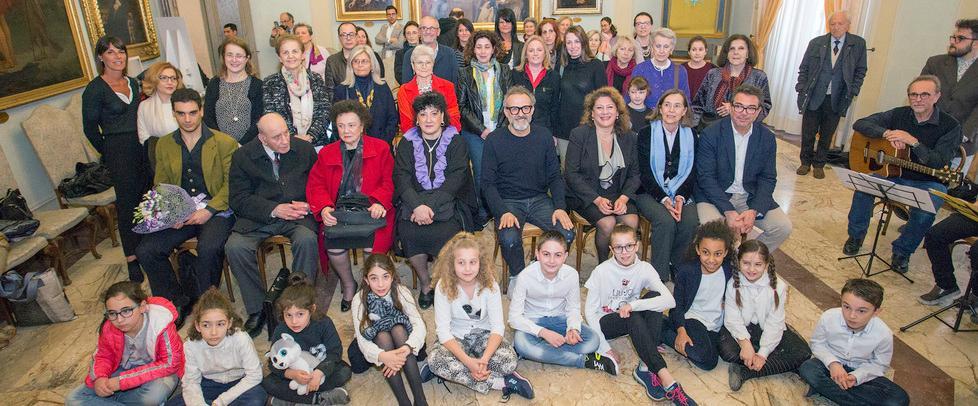 Modena, “Scuole Pascoli”: festa per i 100 anni e un libro per rifare il cortile 