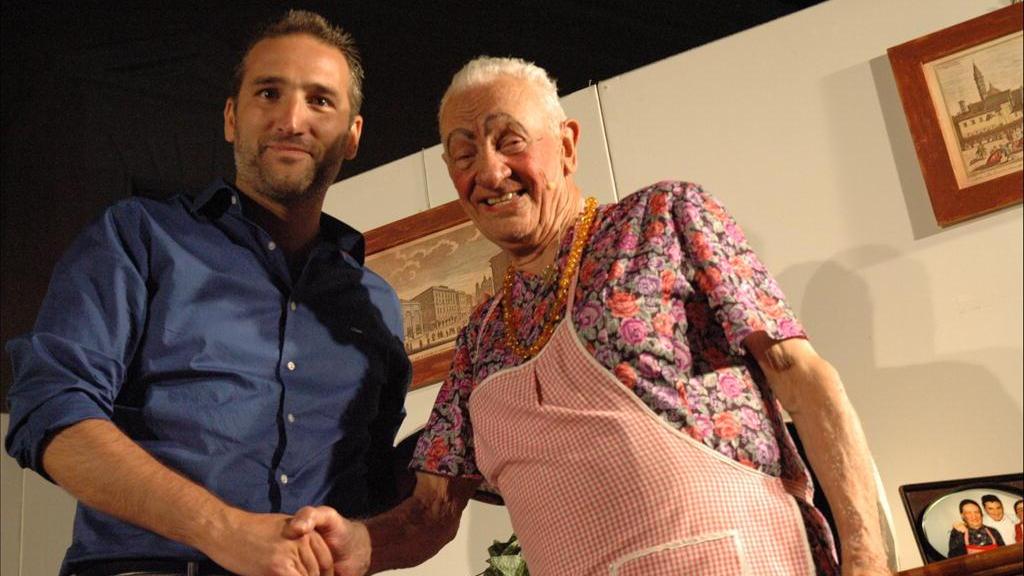 Giancarlo Peluso (a destra) con il sindaco di Calci, Massimiliano Ghimenti