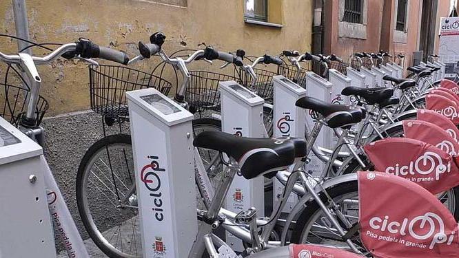 Quattro parcheggi protetti per le biciclette private