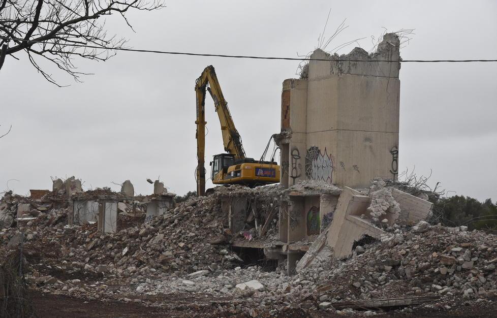 Demolito l'ex stabilimento termale di Roselle: ecco cosa ci potrebbe nascere - Video