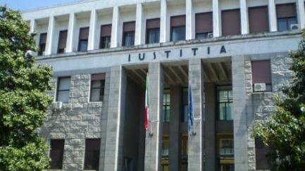 Commerciante lucchese a giudizio con l’accusa di stalking
