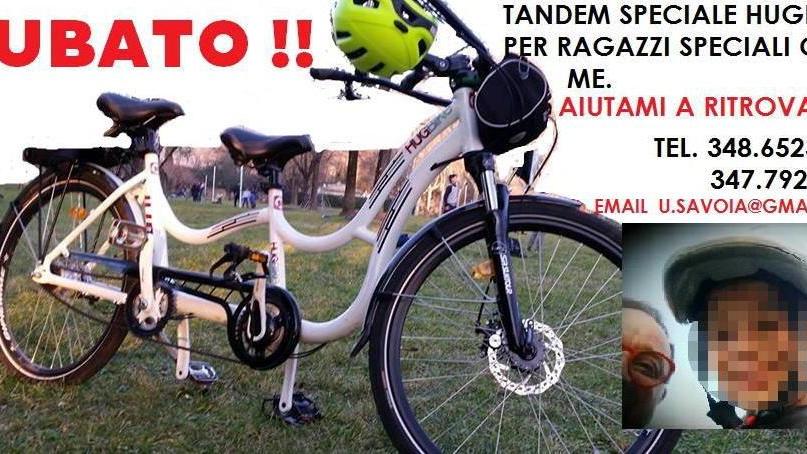 Un imprenditore regala la bici al ragazzino derubato
