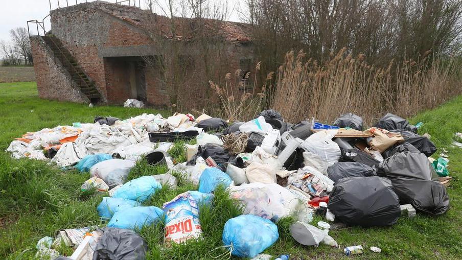 Fossadalbero, cresce ancora la discarica a cielo aperto