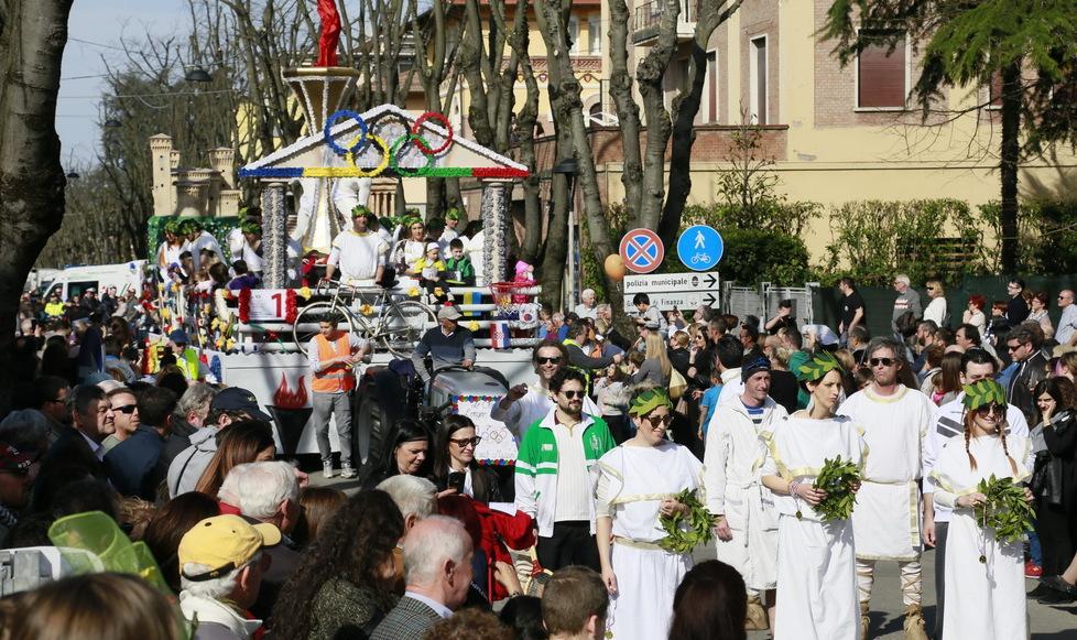 Festa dei ciliegi in fiore a Vignola, atto secondo in centro 