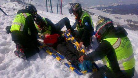 Un soccorso dell'Avssat sulle piste di Abetone (foto d'archivio)