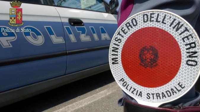 Una pattuglia della polizia stradale