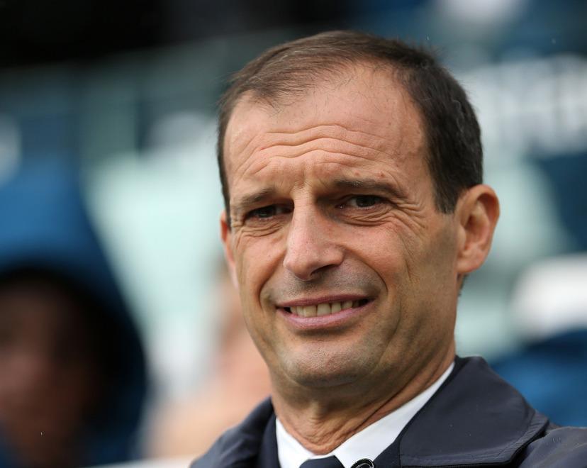 Allegri dona la maglia di Higuain alla famiglia dell'operaio morto  