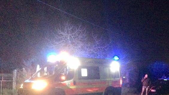 Si fa travolgere dal treno linea Tirrenica bloccata 2 ore