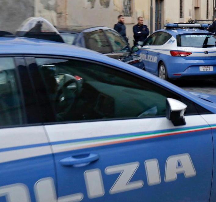 doveva stare a distanza di sicurezza l’ha rapita e pestata a sangue