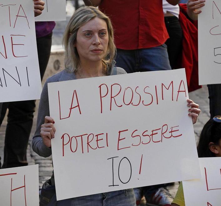 Nega di aver spinto la ex dalle scale ma il giudice convalida l’arresto