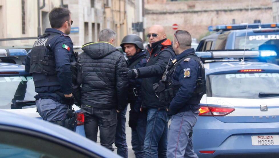 Rapina coppia col coltello 