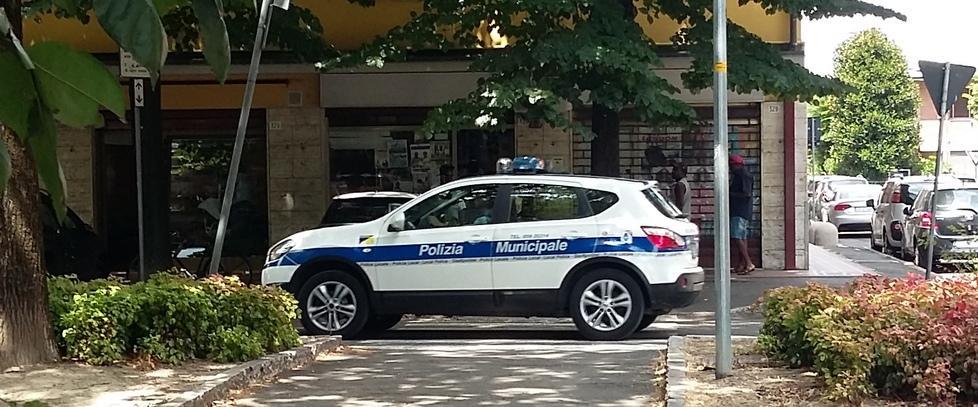 Stretta del Comune sul market etnico in viale Gramsci 