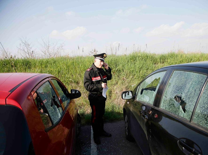 Mediopadana, depredate le auto di 5 viaggiatori 