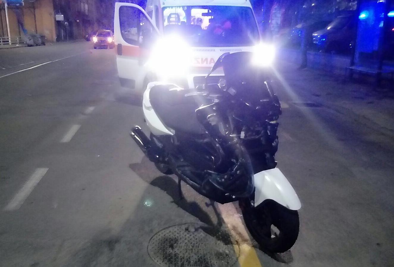 Scontro frontale tra un'auto e una moto a Cagliari