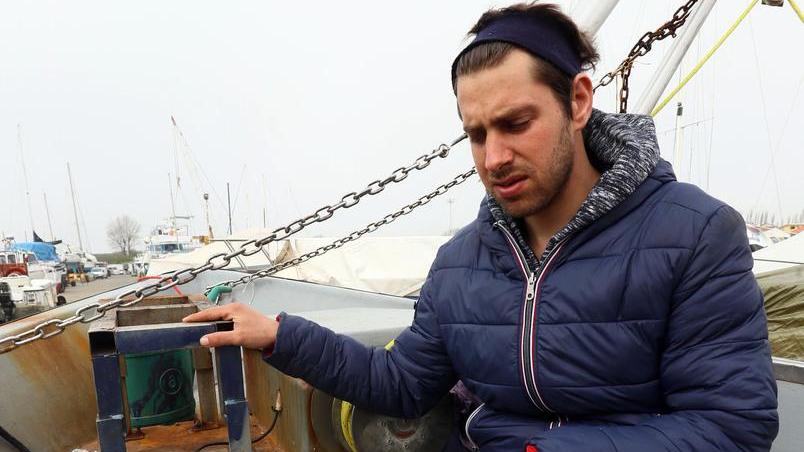 Un pescatore di Comacchio: «Mi hanno rubato tutto, non posso più lavorare»
