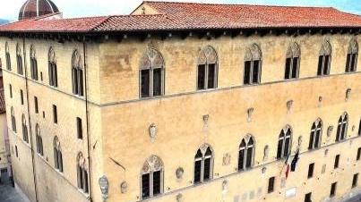 Picchia e ferisce la moglie 37enne allontanato da casa