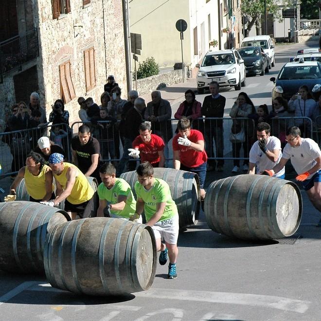Oggi si disputa il “Palio delle botti” Rappresentativa di Suvereto ad Amalfi