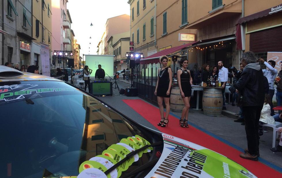 Aperirally super tra belle ragazze e motori