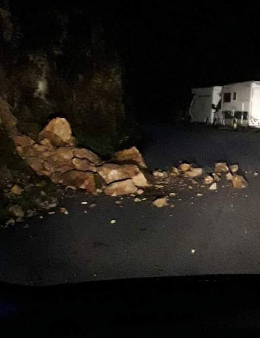 Franano rocce strada per Resceto bloccata in più punti 