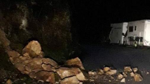 Franano rocce strada per Resceto bloccata in più punti