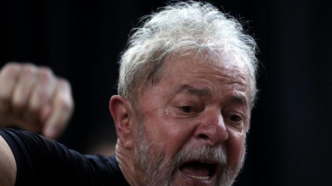 Lula arrivato a Curitiba, notte in cella