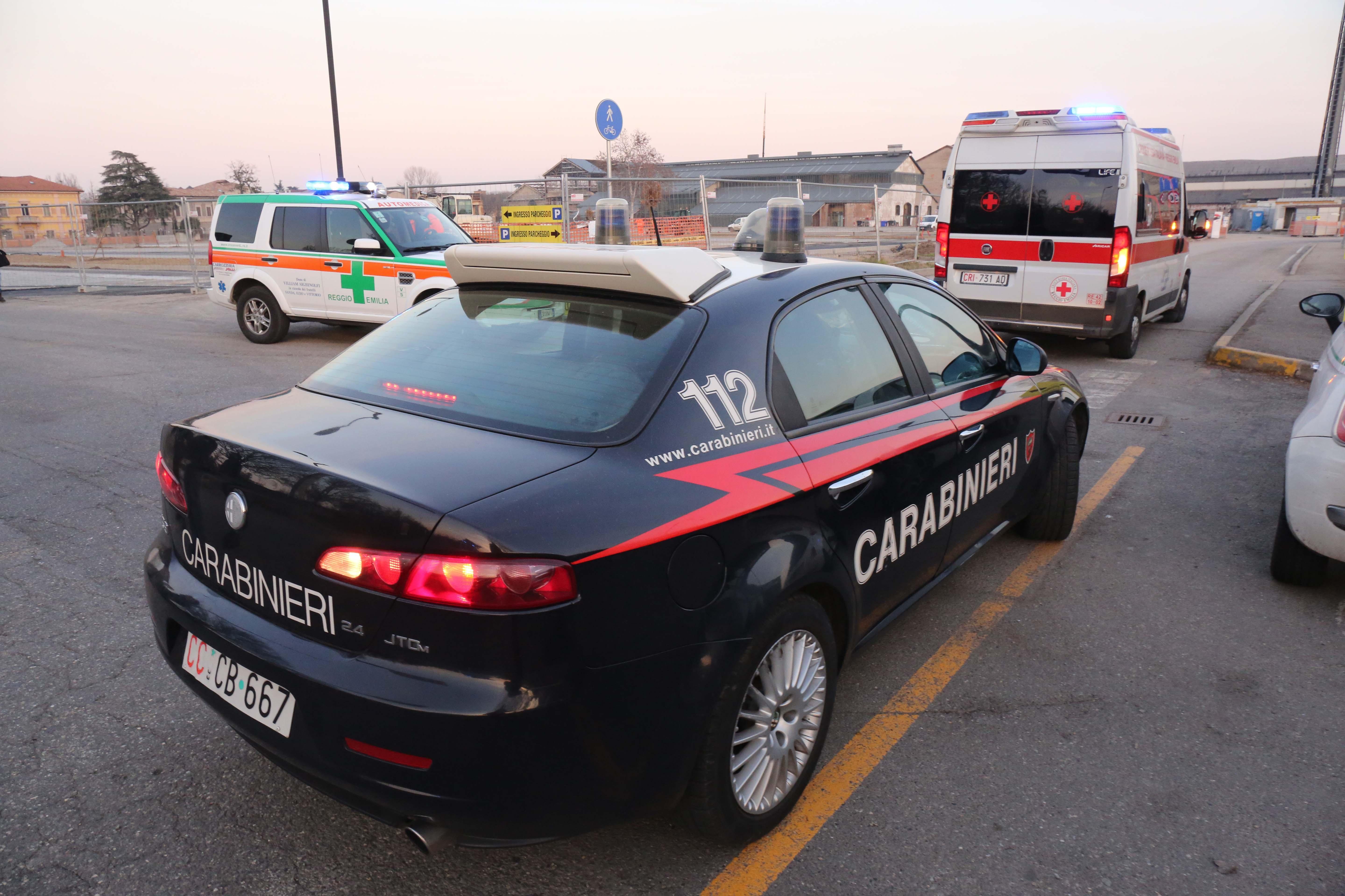 Provoca un incidente e fugge, è caccia alla Punto pirata di Cavriago 