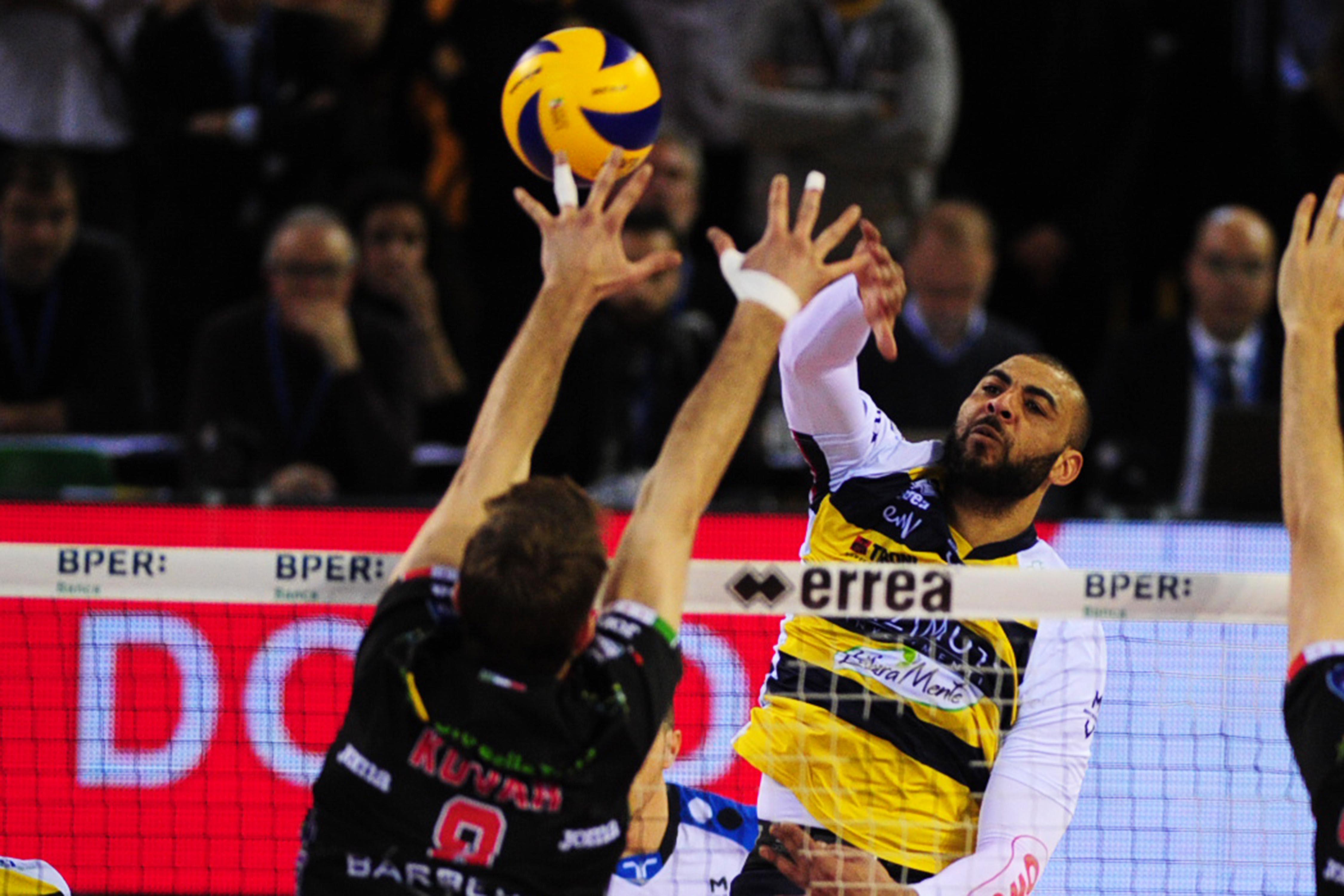Volley Playoff gara 3: Azimut s'inchina al tie break 